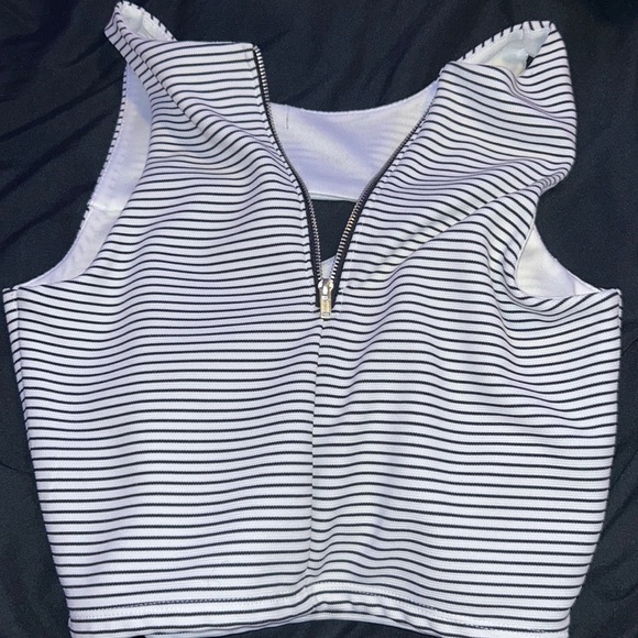 Small black and white Womens top - Picture 3 of 4